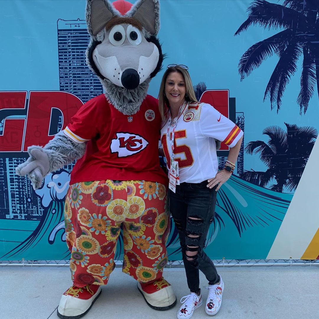 Chiefs QB Patrick Mahomes’ Mom Weighs In on Will Smith’s Slap Heard Round the World! - Photo 8