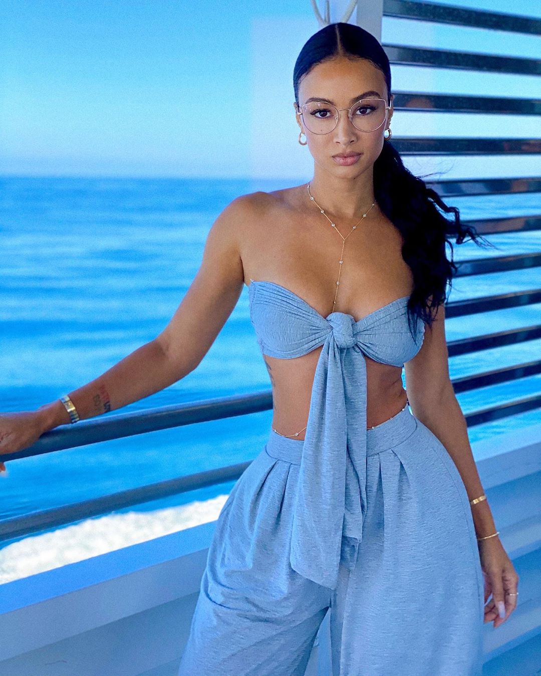 Photos n°4 : Draya Michele Goes Jacket Only!
