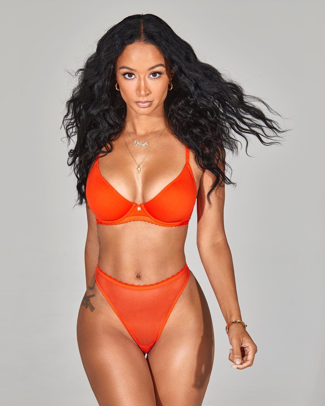Photos n°9 : Draya Michele Goes Jacket Only!