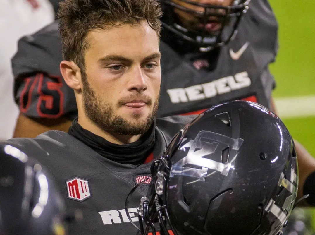 College Quarterback Issues Public Apology for Eating Sushi 