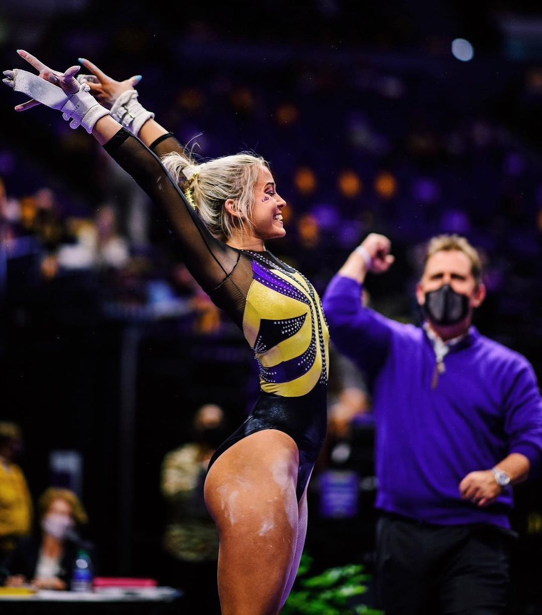 Lsu Gymnast Olivia Dunne Shows Off Slim Waist Booty And Perfect Boobs