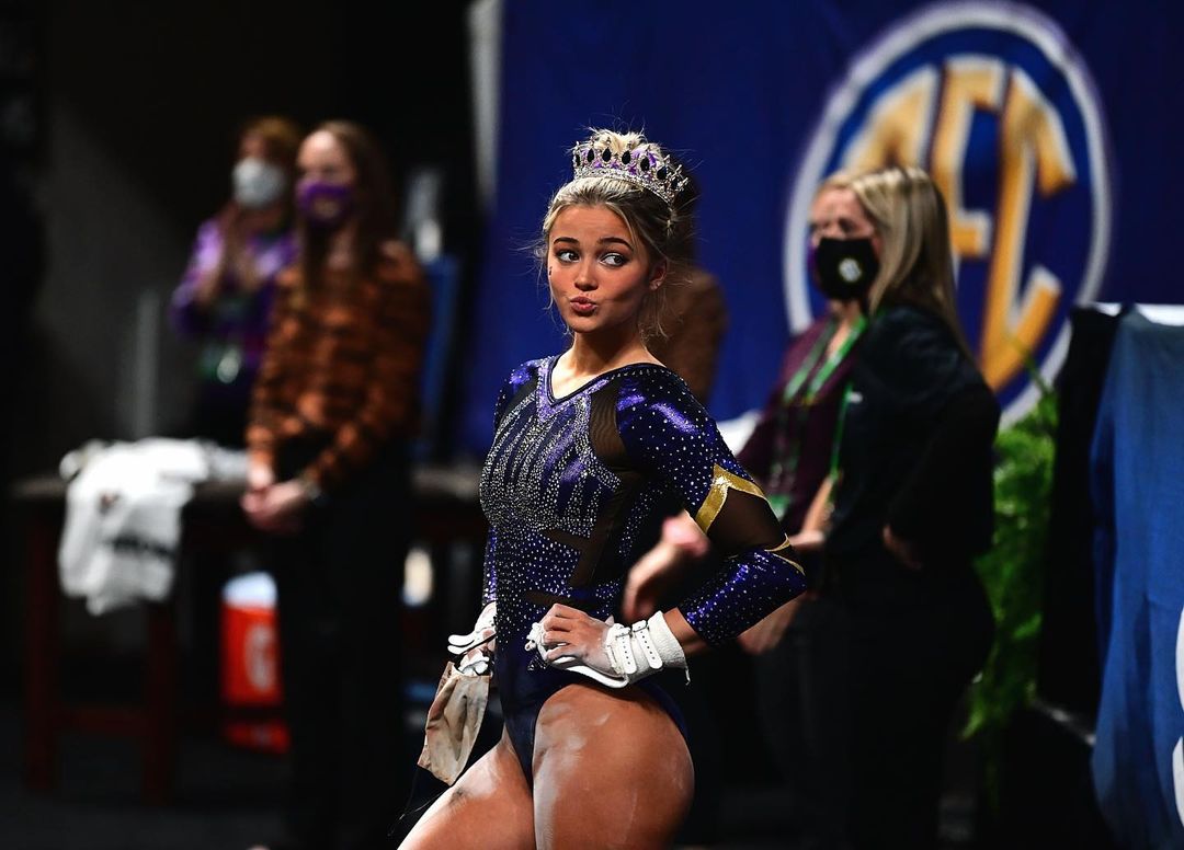 Photos n°4 : LSU Gymnast Olivia Dunne Had Her Phone Stolen at the Revolve Festival!