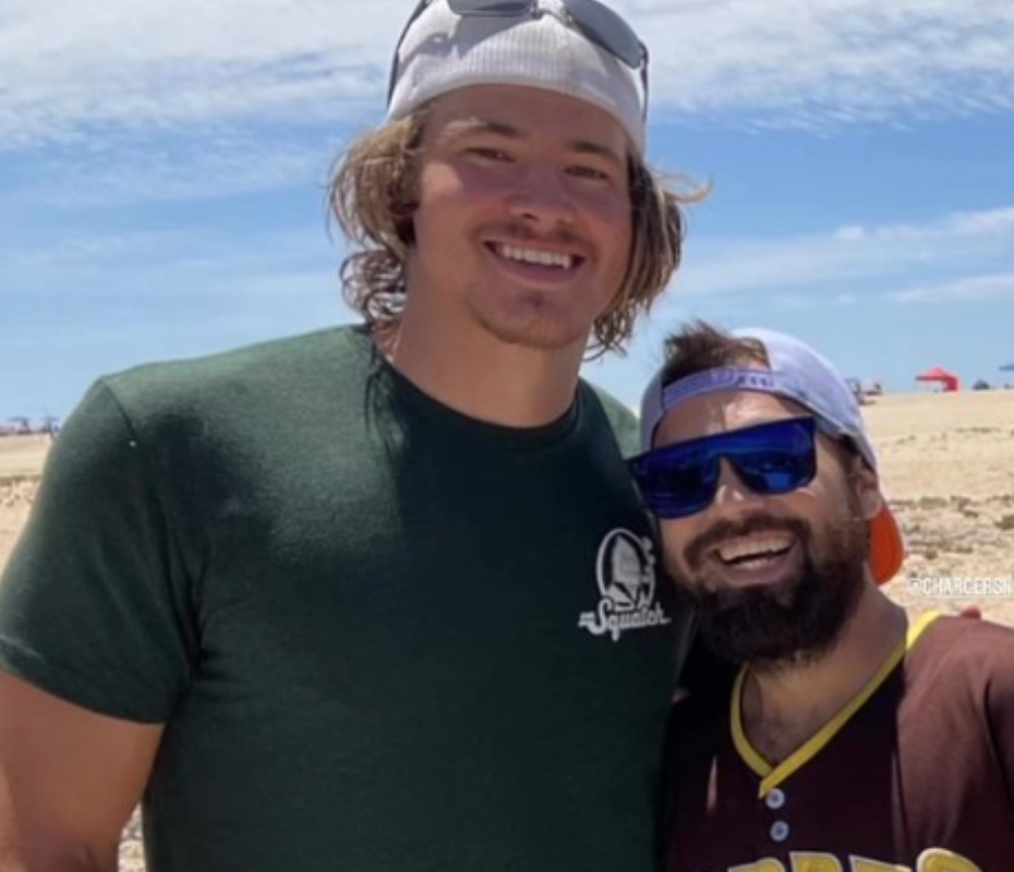 Chargers QB Justin Herbert is Swole!