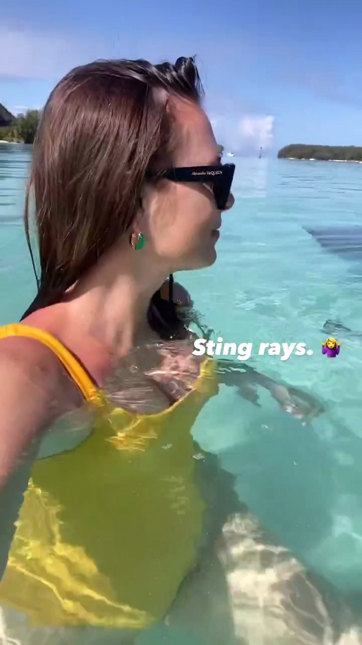 Maria Sharapova nage avec les raies! - Photo 7