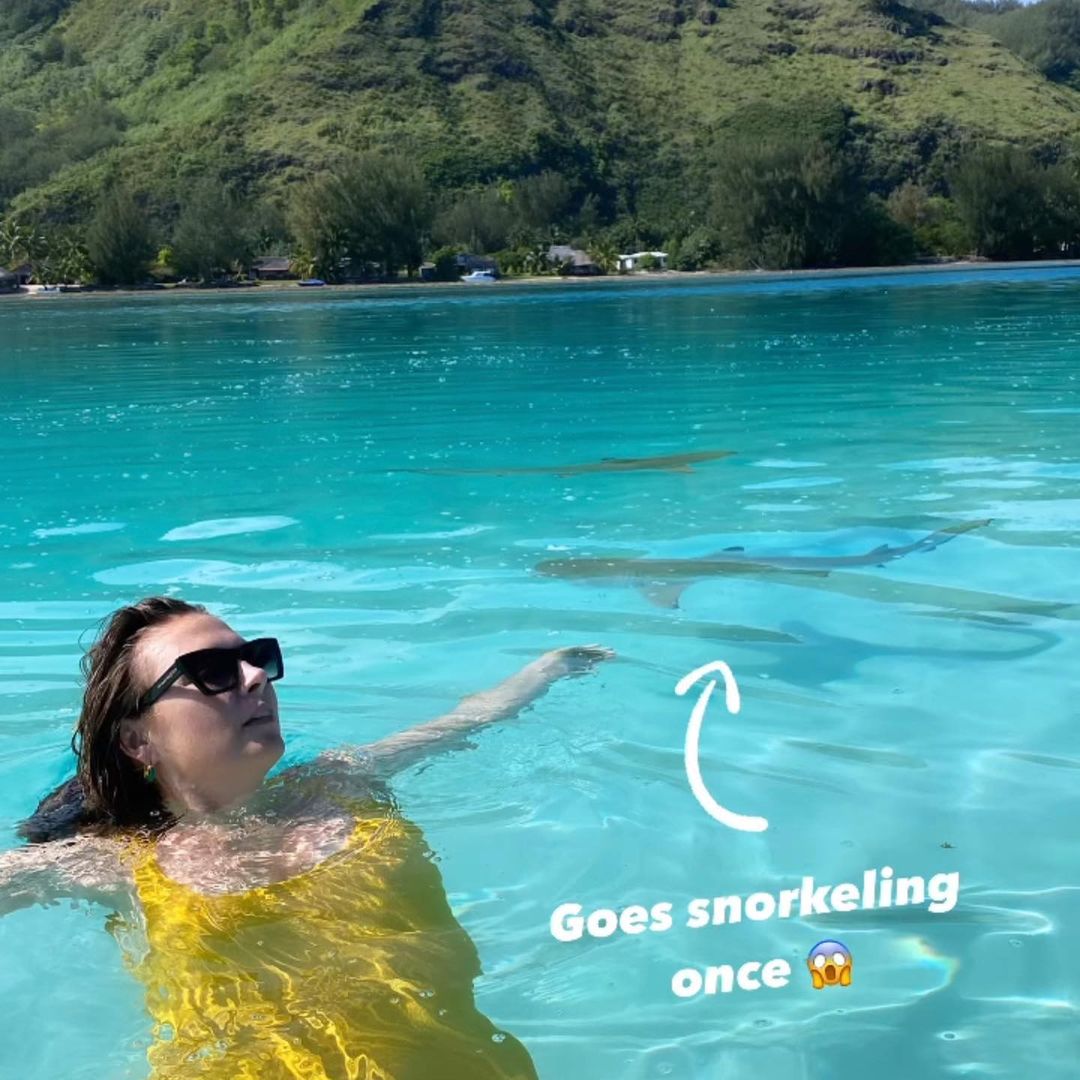 Photo n°2 : Maria Sharapova nage avec les raies!