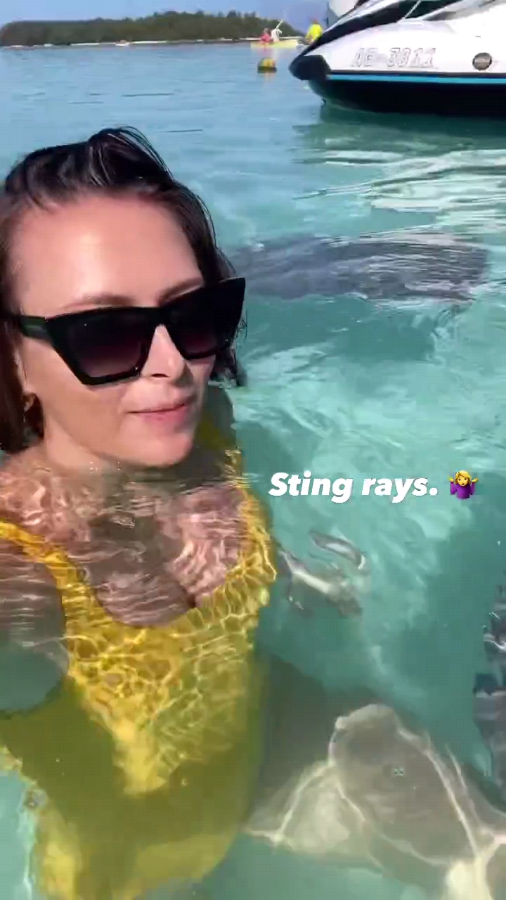 Photo n°7 : Maria Sharapova nage avec les raies!