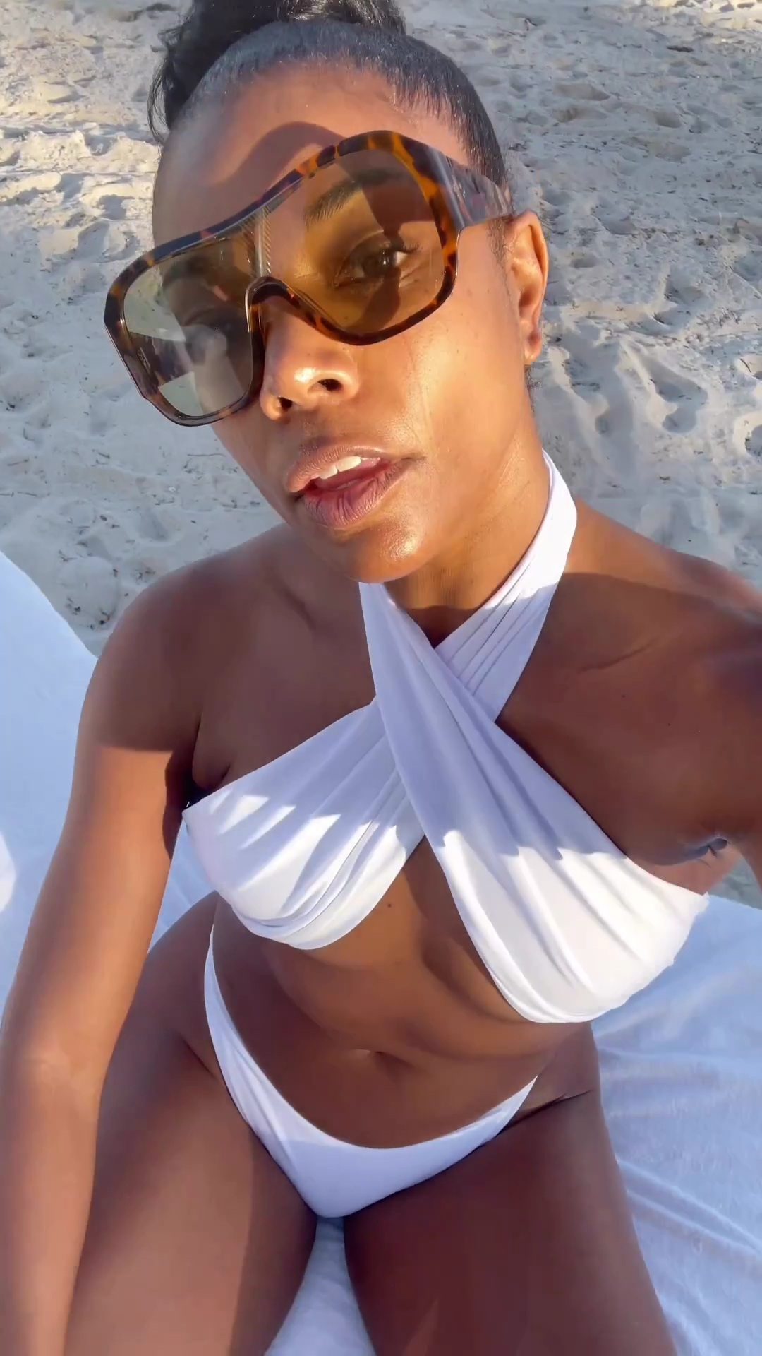 Photos n°1 : Gabrielle Union and Dwyane Wade are On the Beach!