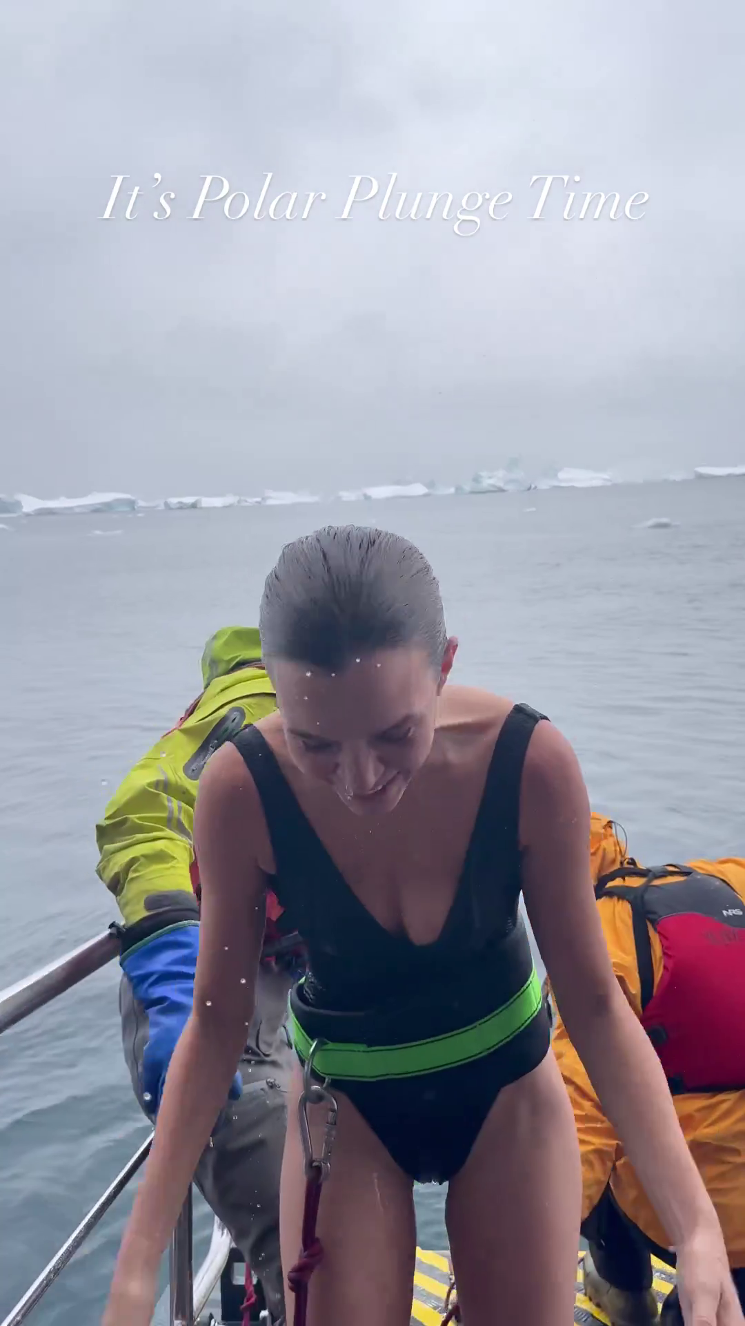 Josephine Skriver plonge froidement en Antarctique ! - Photo 5