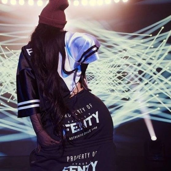 Photos n°4 : Rihanna Has You All Set for Game Day!