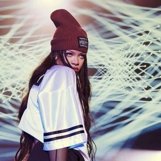Photos n°3 : Rihanna Has You All Set for Game Day!