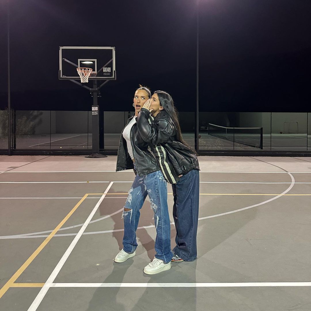 Photos n°5 : Kylie Jenner Shoots Some Hoops!