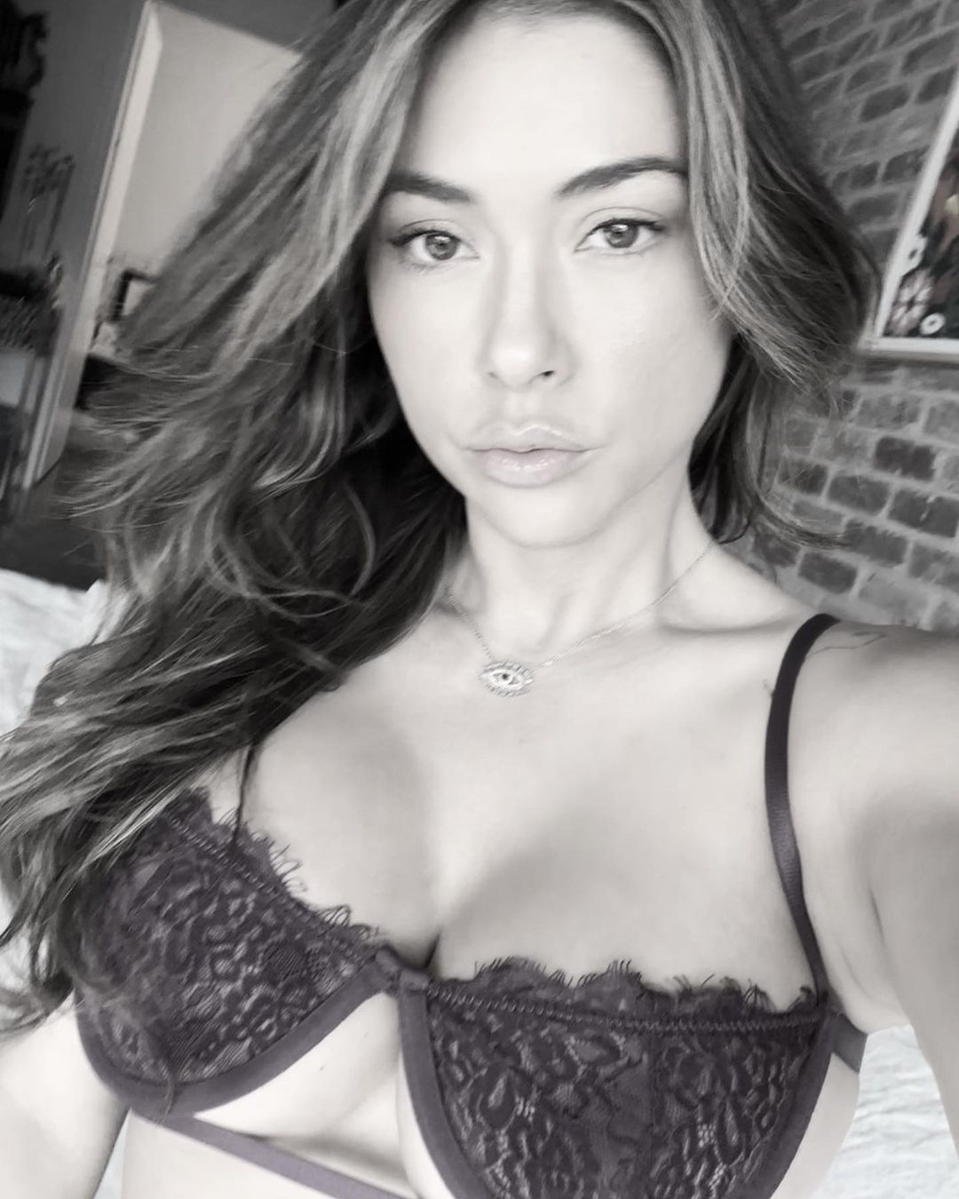 Arianny Celeste Looses Followers After Trump Post! - Photo 5
