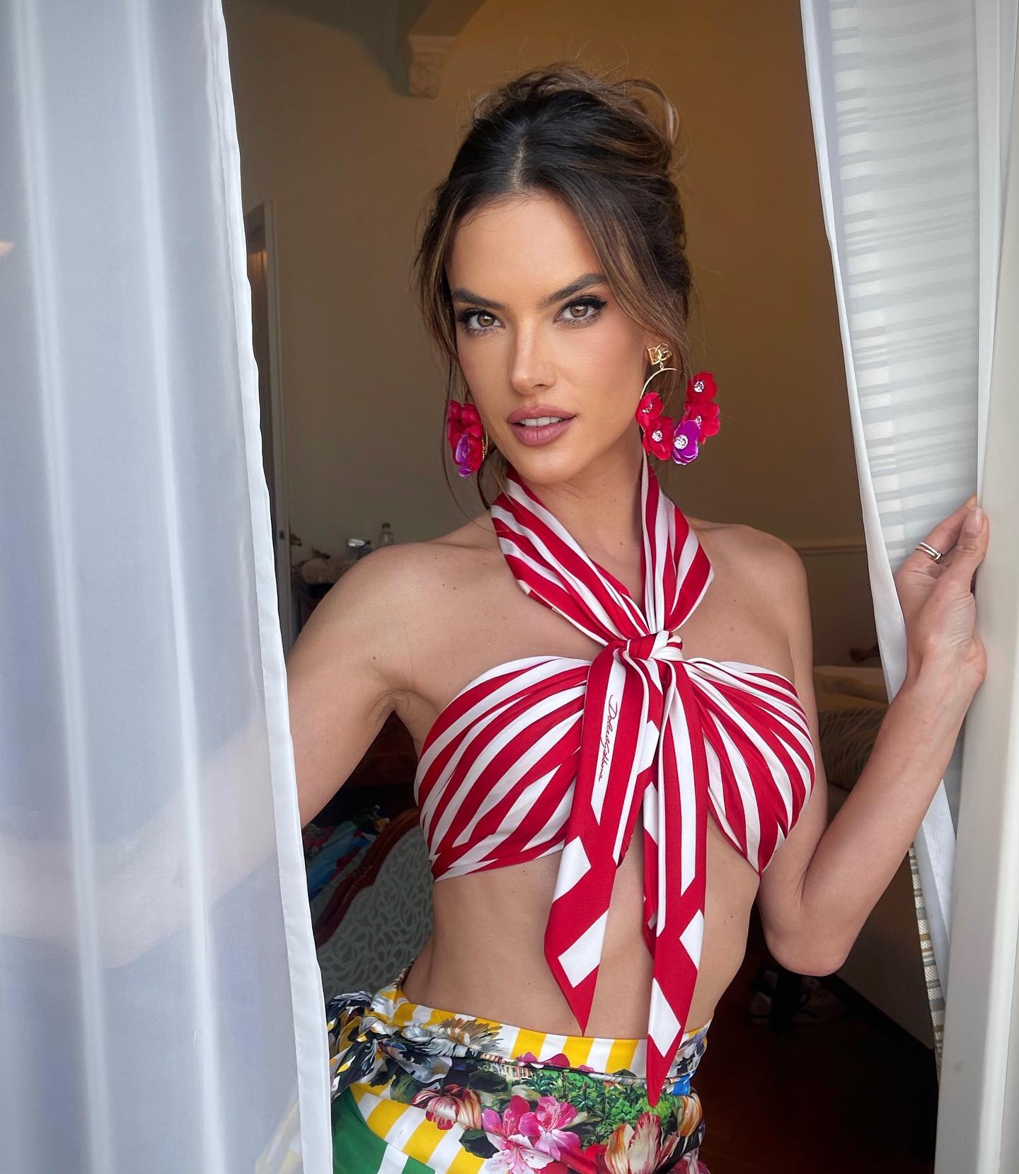 Photos n°7 : Alessandra Ambrosio is In The Fast Lane!