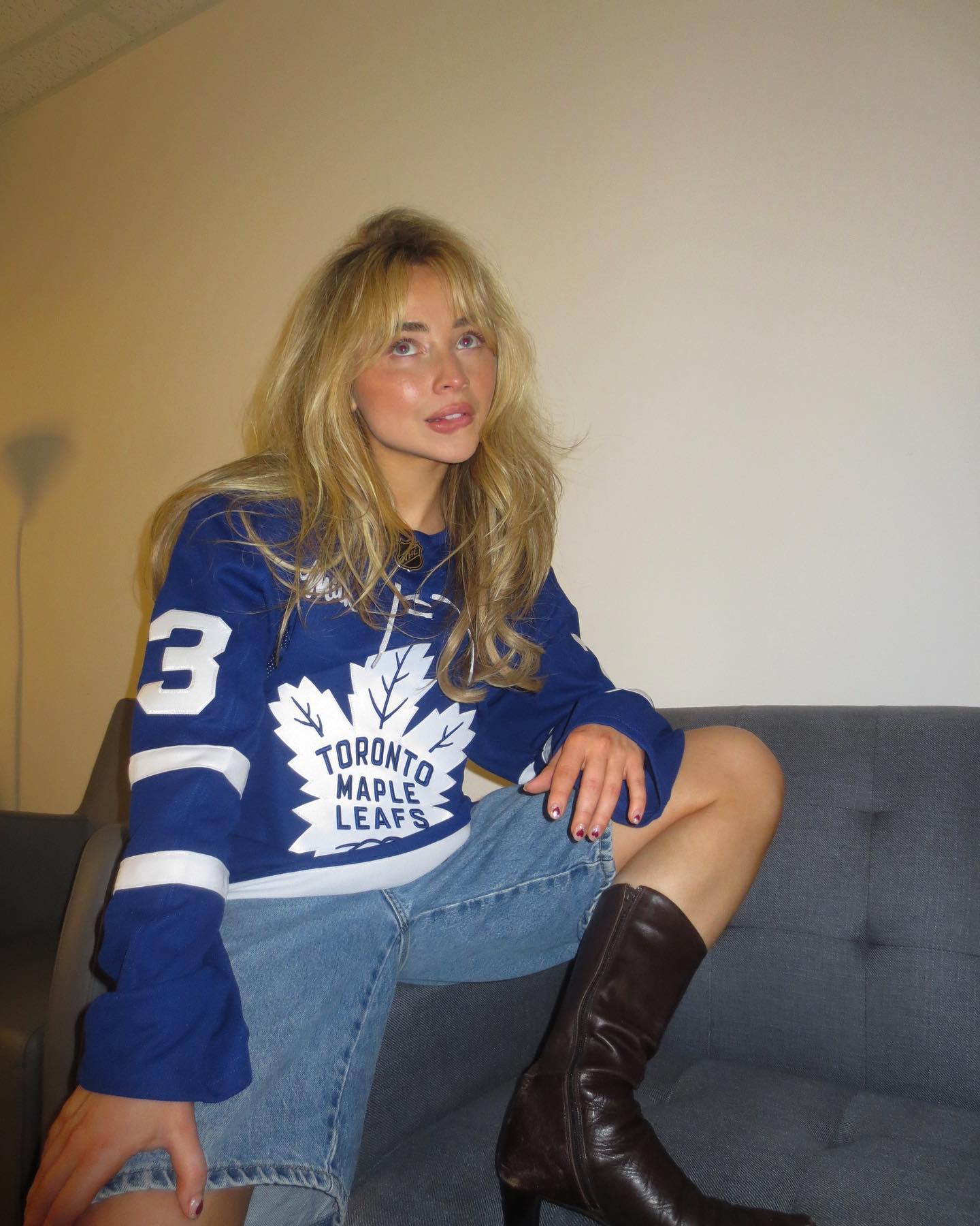 Photo n°1 : Sabrina Carpenter soutient les Leafs!