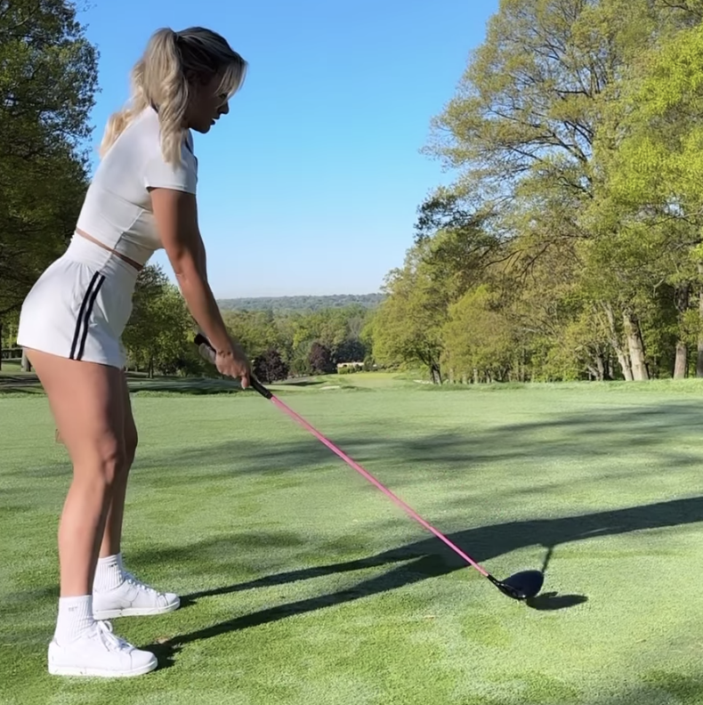 Photos n°19 : Paige Spiranac Wants to Know Your Hole Preference!