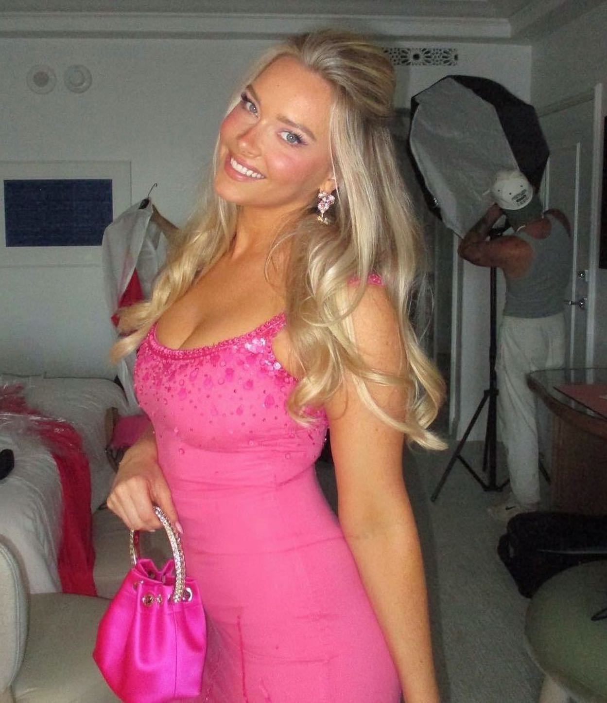 Photos n°4 : Camille Kostek and The Gronk are Barbie and Ken!