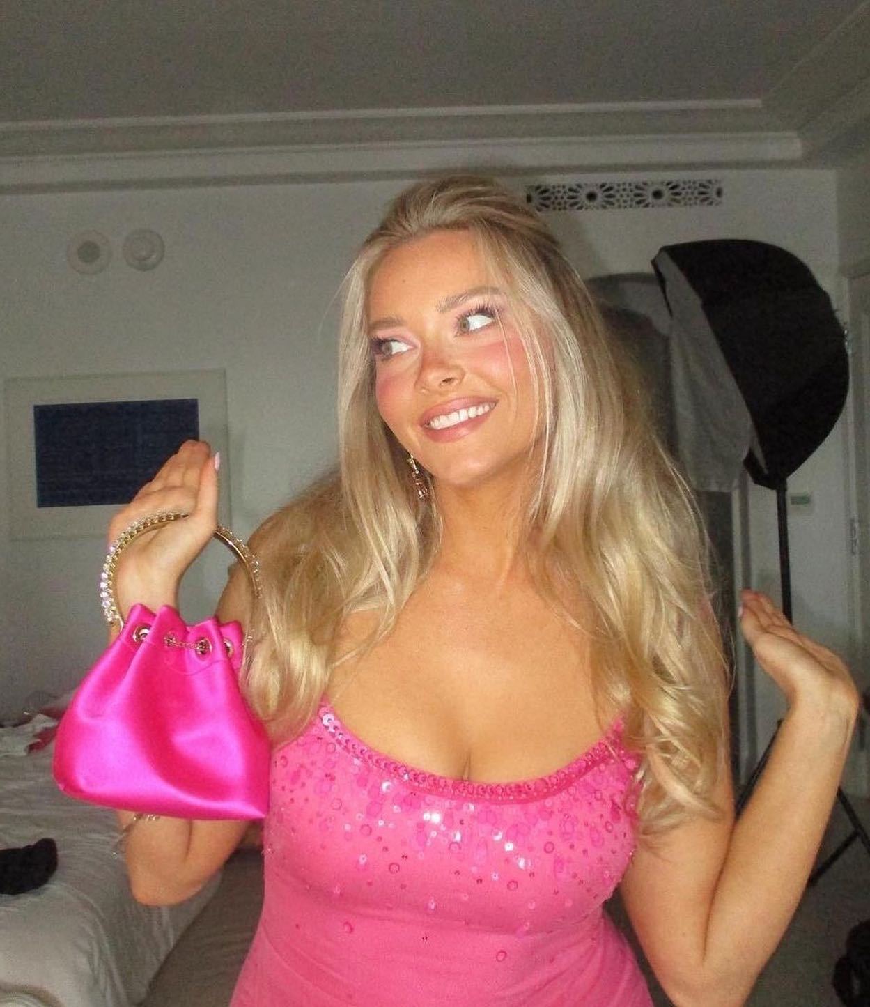 Photos n°3 : Camille Kostek and The Gronk are Barbie and Ken!
