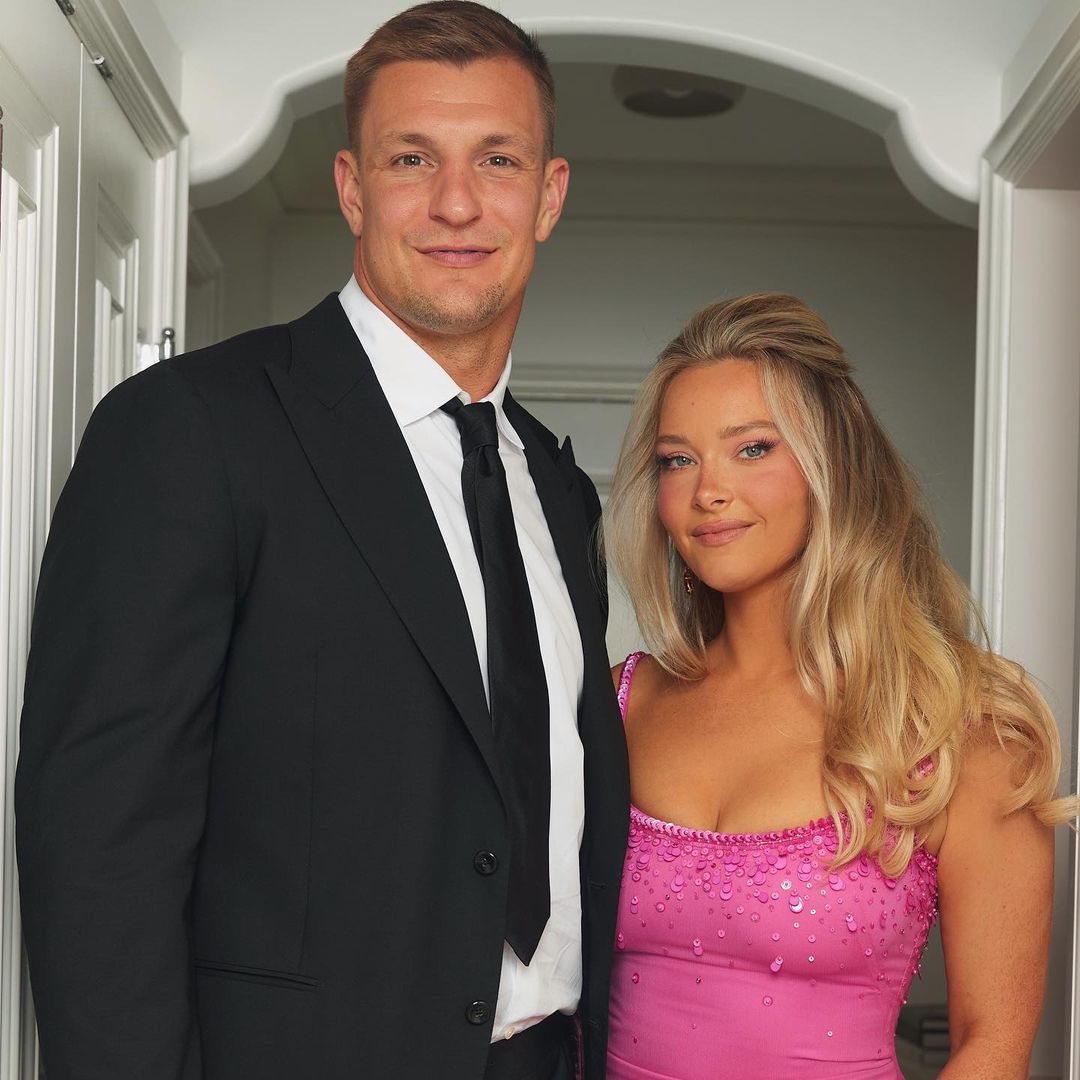Photos n°2 : Camille Kostek and The Gronk are Barbie and Ken!