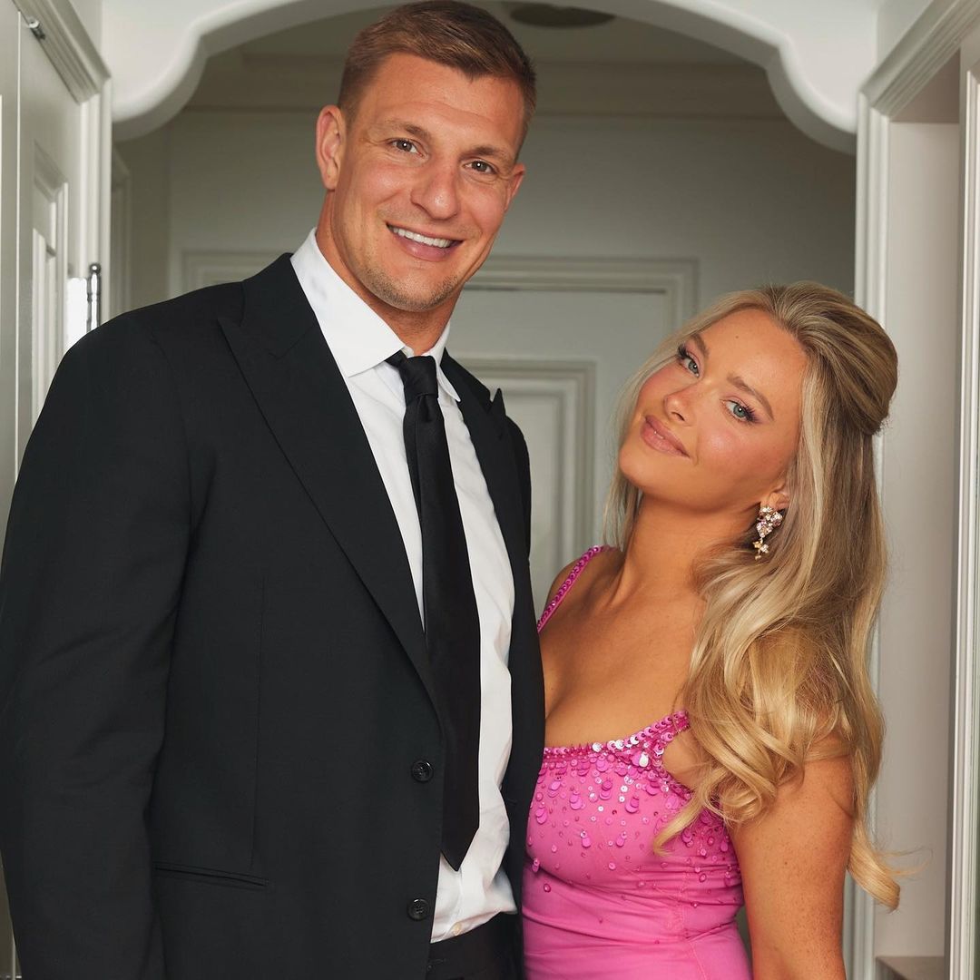Photos n°1 : Camille Kostek and The Gronk are Barbie and Ken!