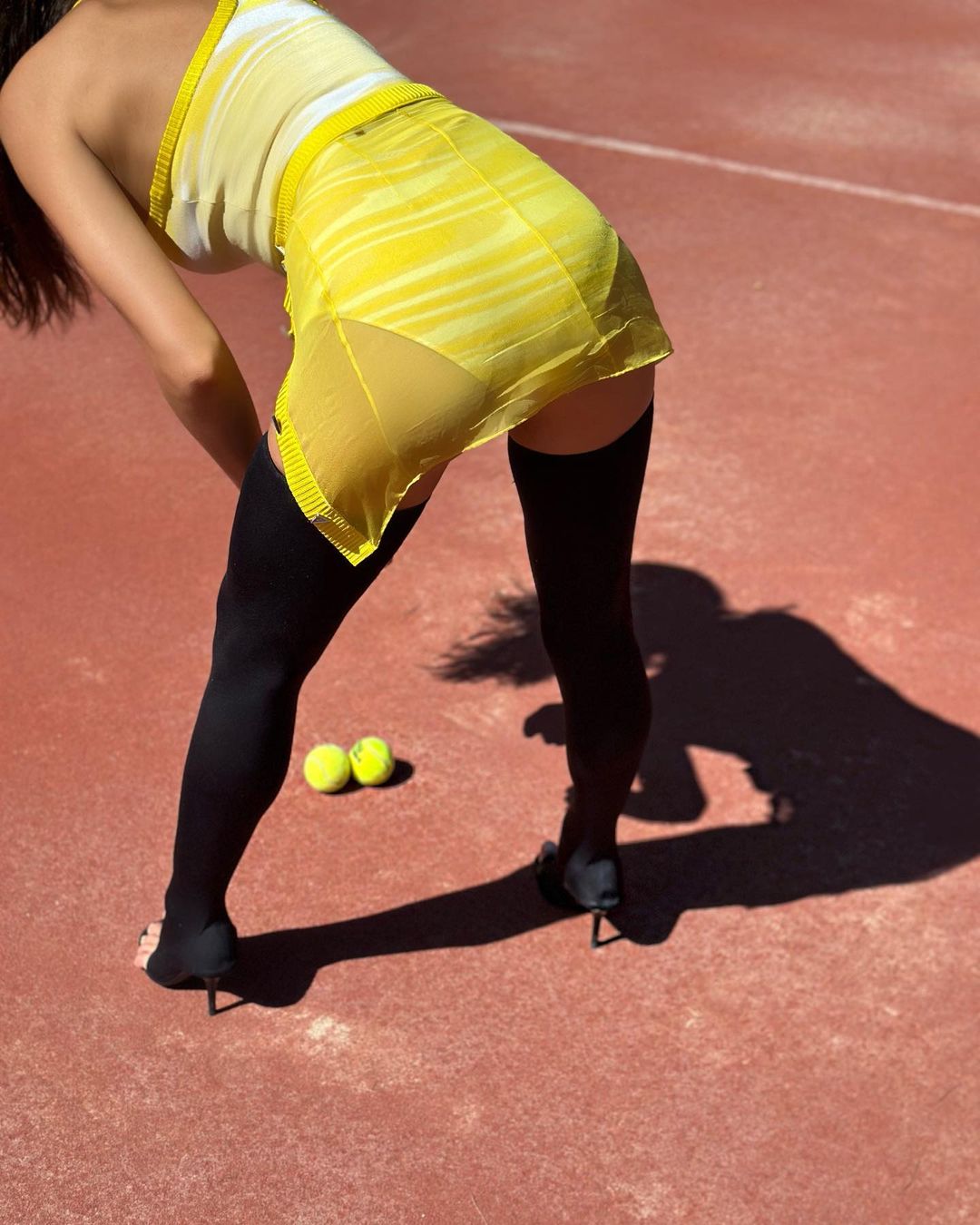 Tom Brady’s Girl Irina Shayk Hits the Tennis Court in Heels! - Photo 2