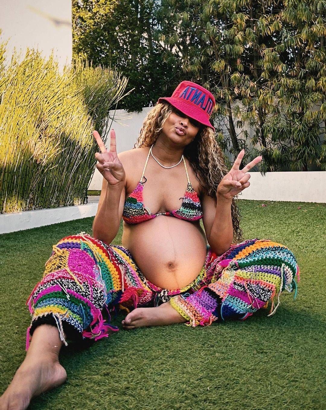 Photos n°1 : Pregnant Ciara Throwback because Russell Wilson is Benched for the Season!