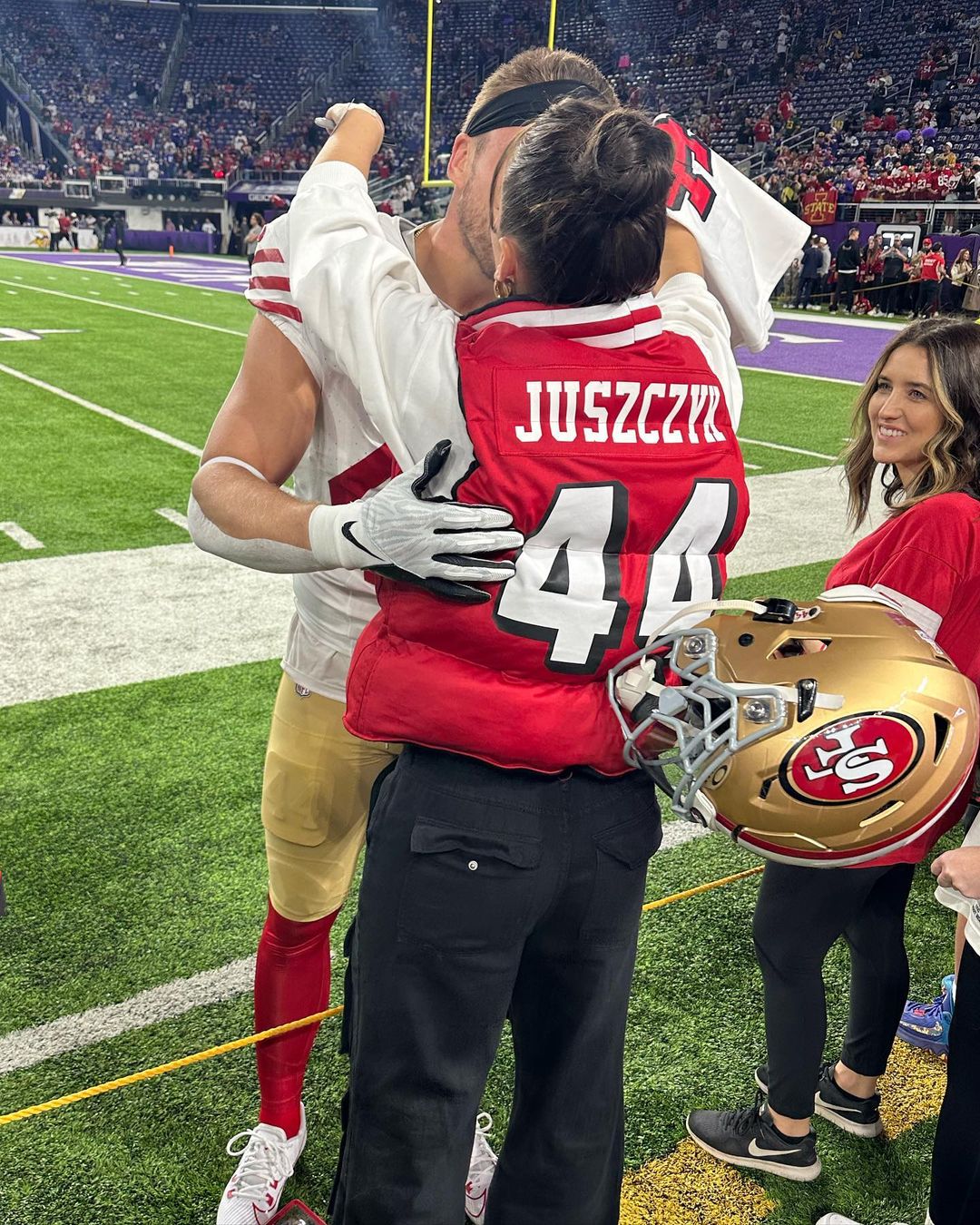 Photos n°16 : Kristin Juszczyk is the Wag Going Viral Thanks to Taylor Swift!