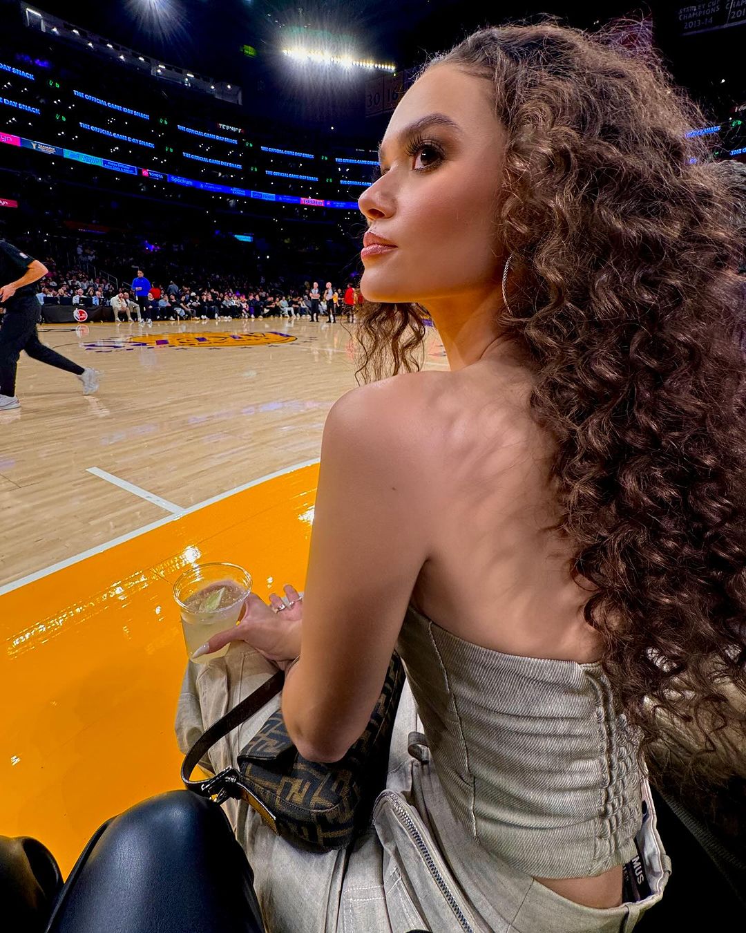 Madison Pettis is a Lakers Fan! - Photo 7