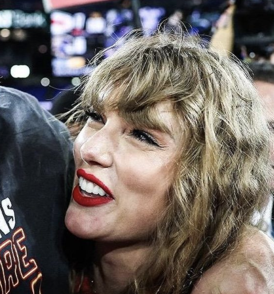 Taylor Swift Goes to the Super Bowl!