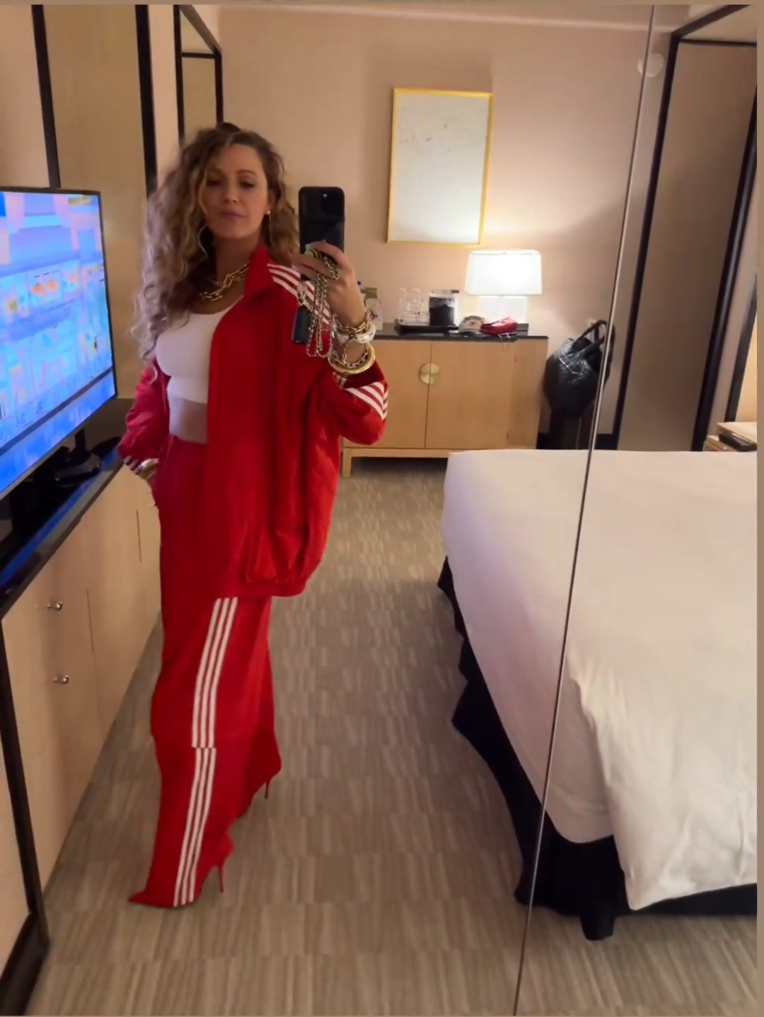 Blake Lively Broke the Internet With Her Super Bowl Outfit! - Photo 4